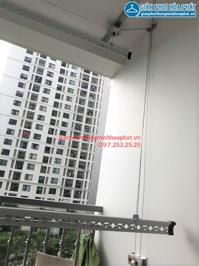 Hình ảnh thực tế của bộ giàn phơi Hòa Phát 999B tại ban công nhà anh Thịnh